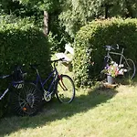 別荘 In Near Forest