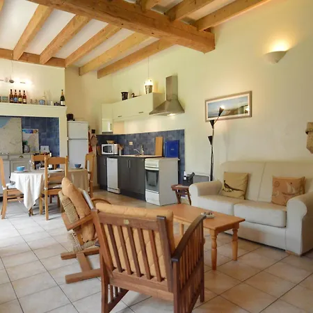 Cottage In Wierre-Effroy Near Forest Ferienhaus